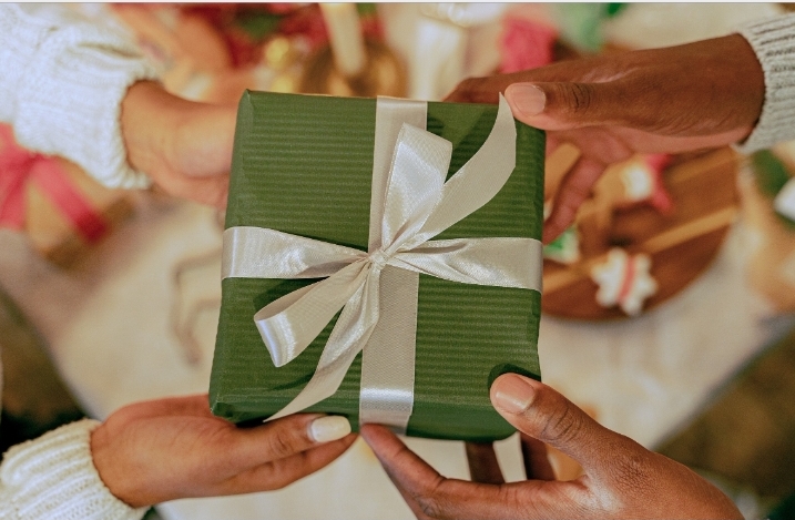 Regali non graditi? 7 idee geniali per riciclarli con stile.